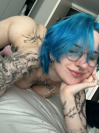 Lyra Crow