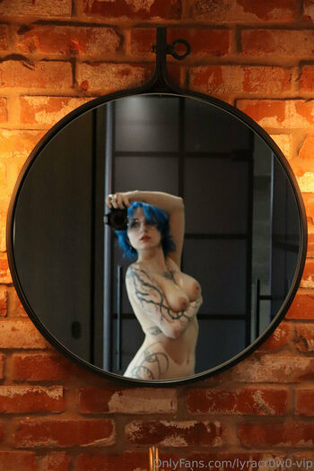 Lyra Crow