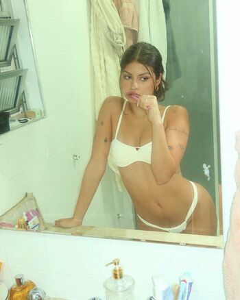 Malu Camargo