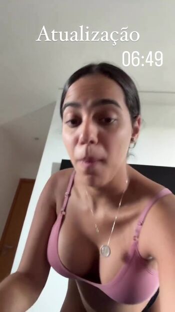 Mariely E Mirella Santos