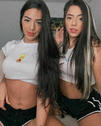 Mariely E Mirella Santos