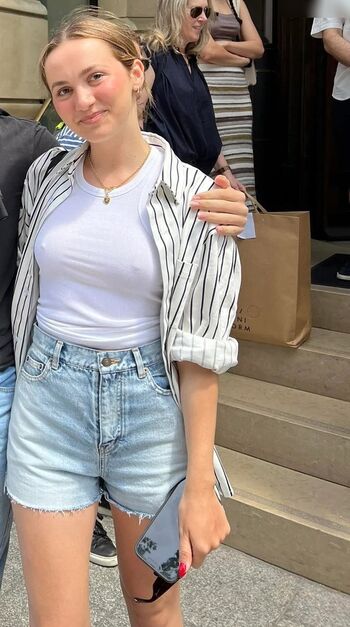 Maude Apatow