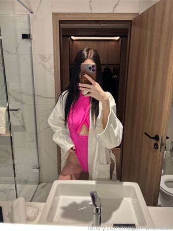 megan_brunette