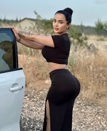 Melek Azad