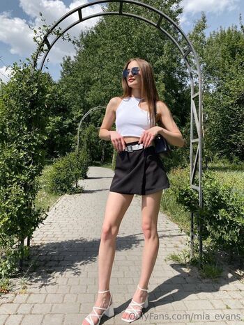 mia_evans