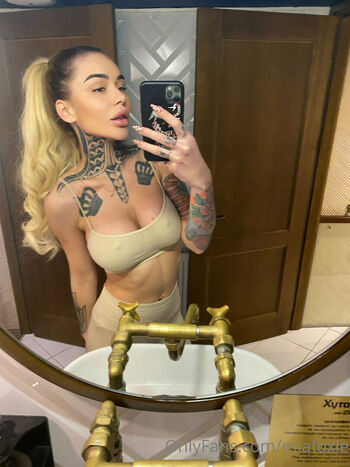 mia_foxybae