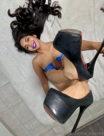 mia_lopez69