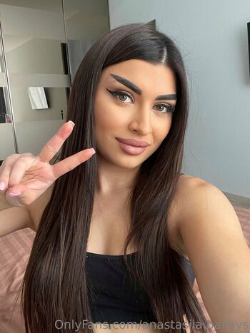 mia_maddison