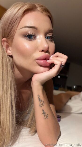 mia_molly