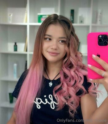mia_moxie