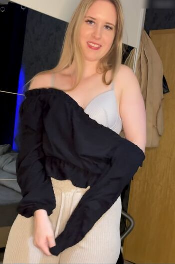mia_peach