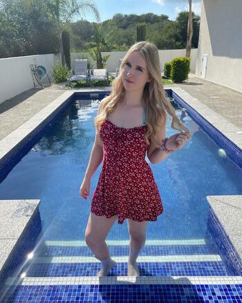 mia_peach
