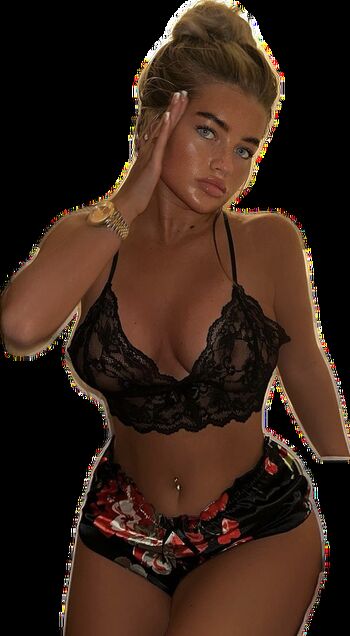 Mia Woodhall