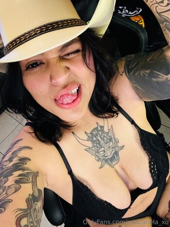 miacanela_xo