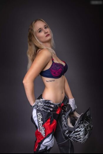 Michellegrsz / 112_michelle