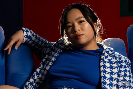 midsizeasianqueen