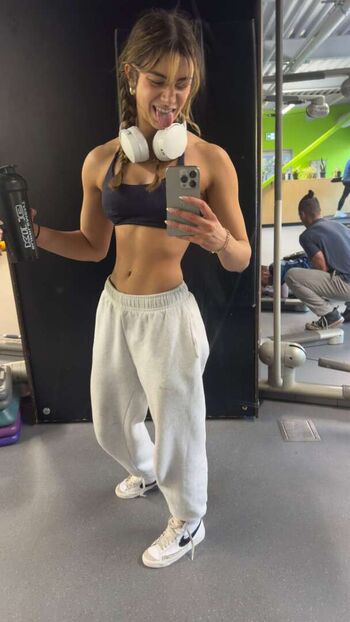 Mikayla Campinos