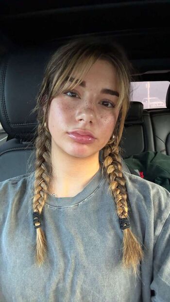 Mikayla Campinos