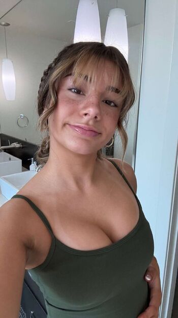 Mikayla Campinos