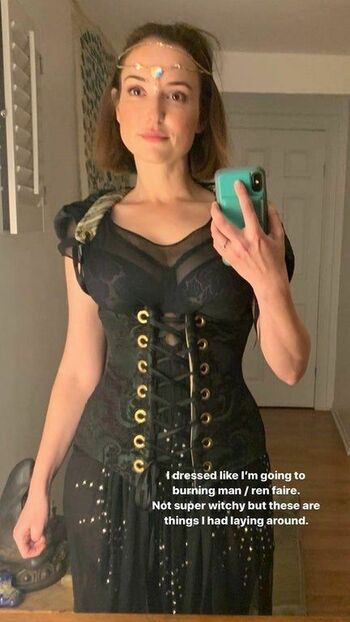 Milana Vayntrub