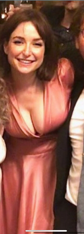 Milana Vayntrub