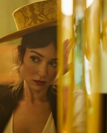 Milana Vayntrub