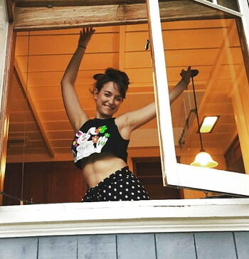Milana Vayntrub