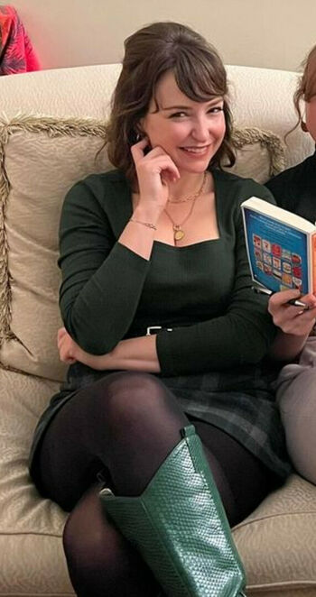 Milana Vayntrub