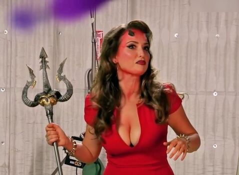 Milana Vayntrub