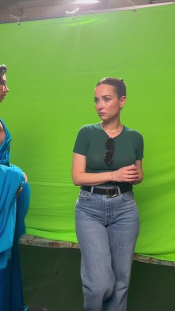 Milana Vayntrub