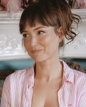 Milana Vayntrub