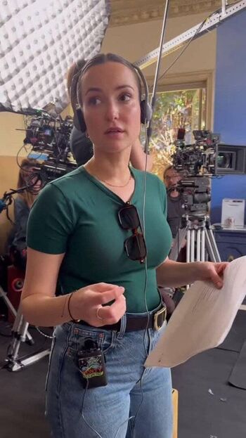 Milana Vayntrub