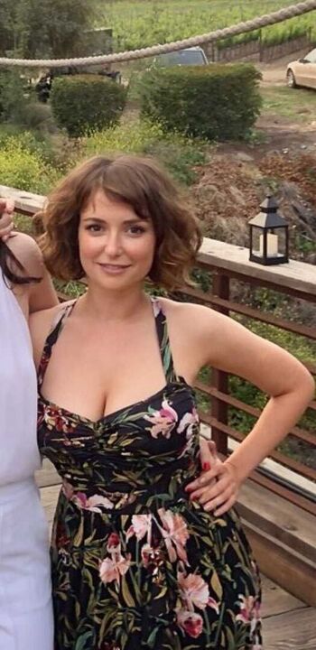Milana Vayntrub
