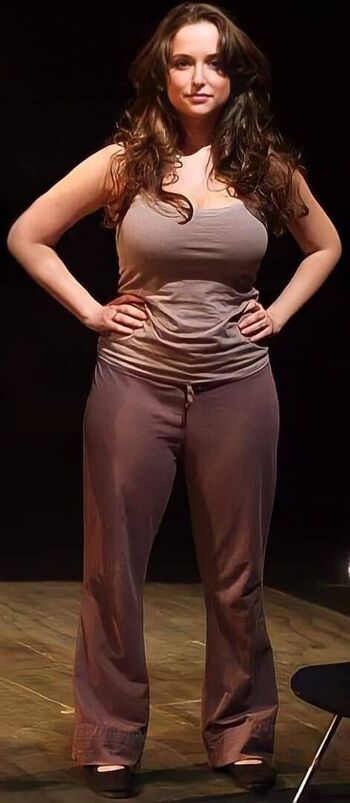 Milana Vayntrub