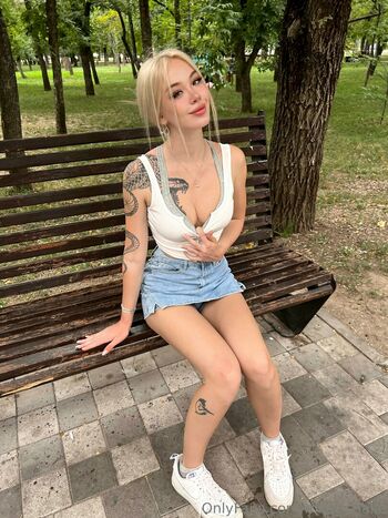 milla_snake