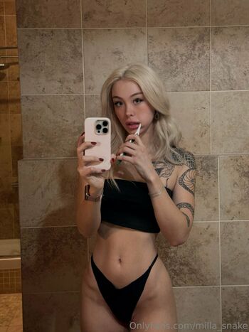 milla_snake