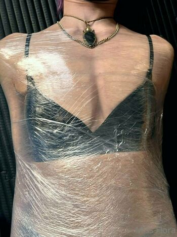 Miss Flora Femdom