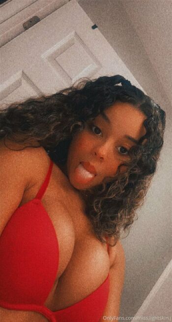 miss.lightskin.j