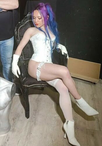 Mistress Dahlia Zozo
