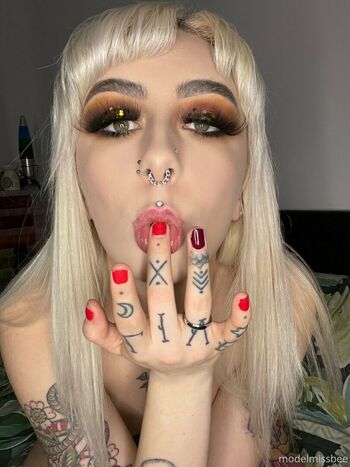 Modelmissbee