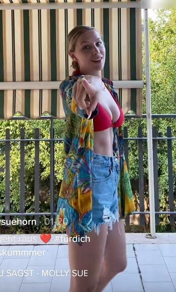 Molly Sue Horn