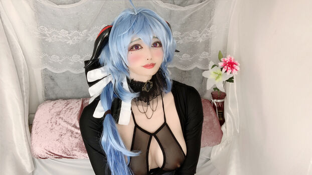 Momo JP Cosplay