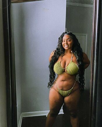 mona_juicy
