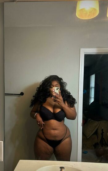 mona_juicy