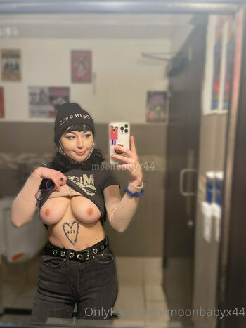 moonbabyx44