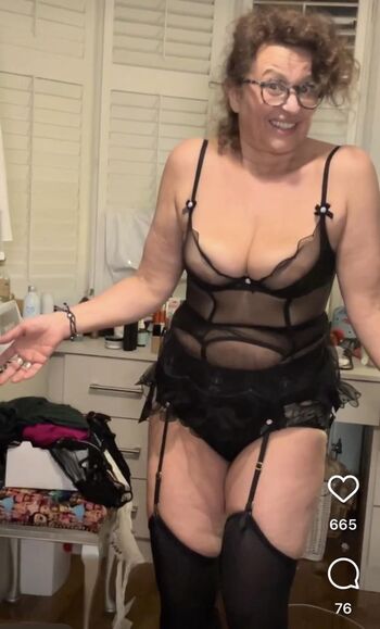 Nadia Sawalha