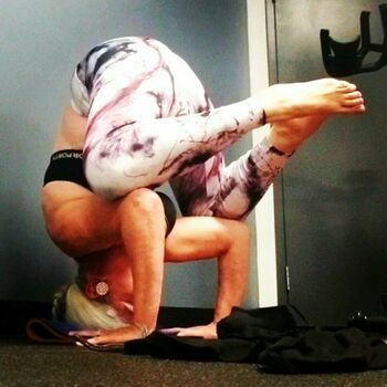 nakedyoganakedyoga