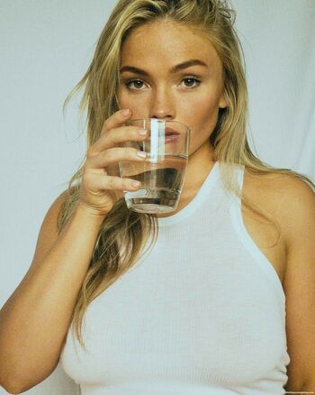 Natalie Alyn Lind