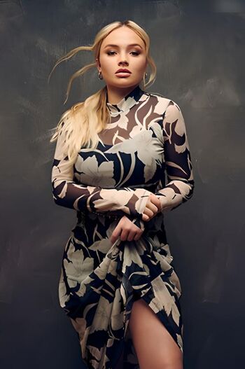 Natalie Alyn Lind