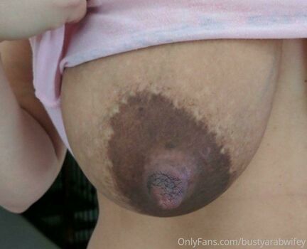 naturalbustyhotwife